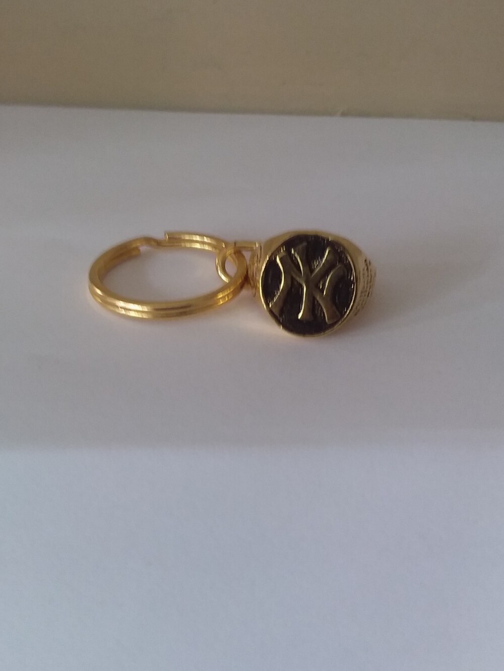 MLB New York Yankees Keychain with Gold and Black Signet Ring